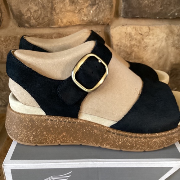 Dansko Bianca Platform Sandal Black Burnished Suede EU 38 US 7.5-8 Women Shoes - Picture 7 of 9